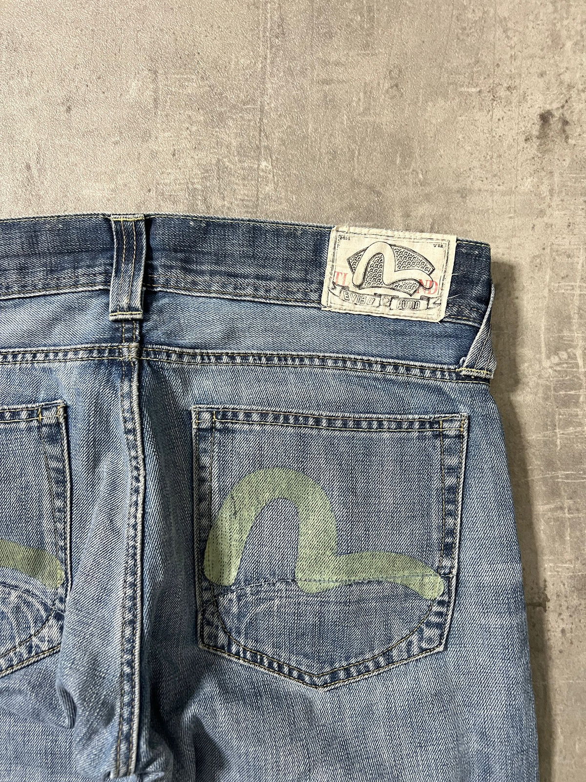 evisu x puma jeans (m)